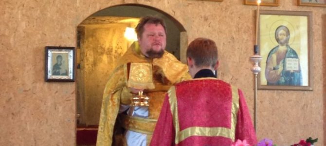 БожественнаяЛитургия в храме Покрова Пресвятой Богородицы с. Арзамасцево