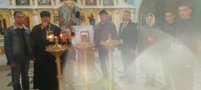 БЛАГОДАТНЫЙ ОГОНЬ